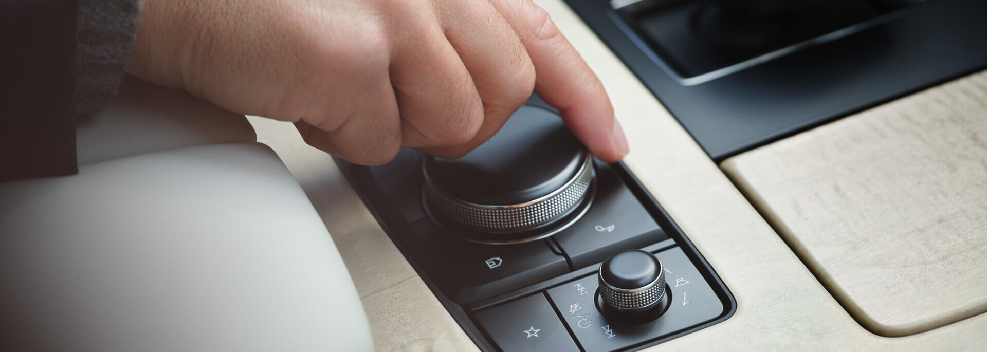 HMI Commander knob in the Mazda CX-60