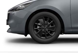 Cerchi in lega leggera 16” neri della Mazda2 in versione Homura