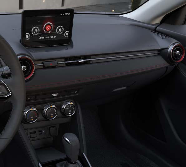 Lo schermo tattile da 7” all’interno della Mazda2 supporta Apple CarPlay™ wireless e Android Auto™