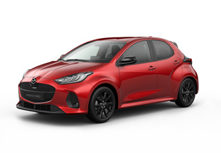 Mazda2 Hybrid v barvě karoserie Formal Red v úrovni výbavy Homura Plus