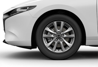 16 tommer sølvfarvede aluminiumsfælge på Mazda3 Hatchback med Prime-Line-udstyrsniveau