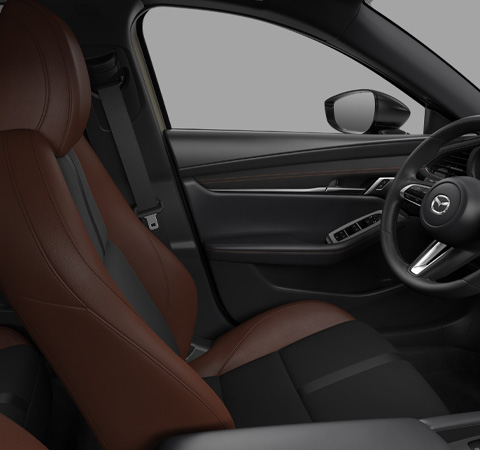 Die Sitze mit Terracotta-Similileder des Mazda3 Hatchback.