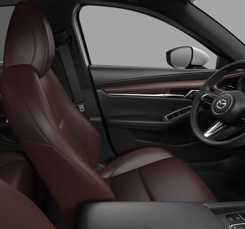 Der rote Ledersitz (Burgunderrot) des Mazda3 Hatchback.