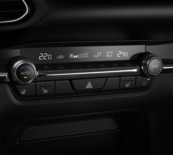 The round controls of the automatic air conditioning system of the Mazda CX-30.