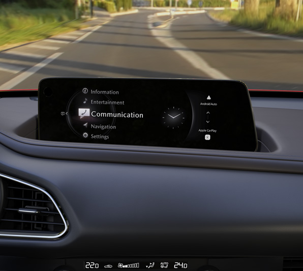 La nueva pantalla táctil de 10,25" del interior del Mazda CX-30 admite la conexión inalámbrica con Apple CarPlay y Android Auto.