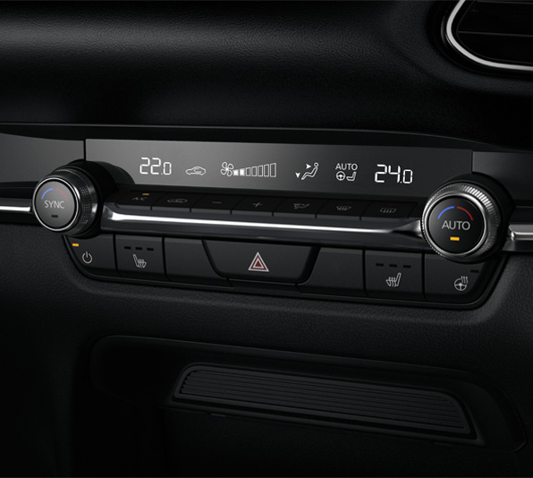 The round controls of the automatic air conditioning system of the Mazda CX-30.