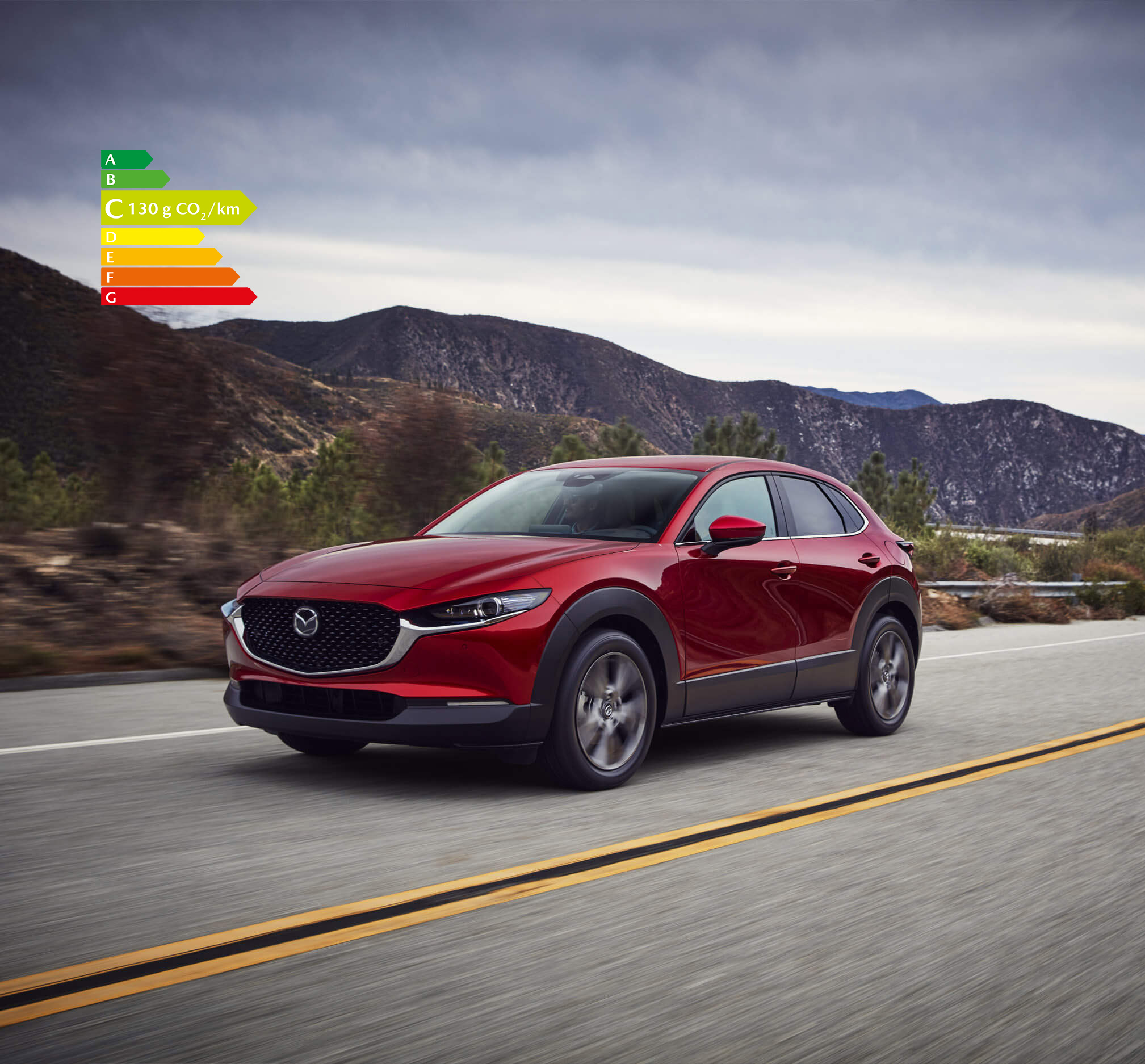 Nouveau Mazda CX-30 roulant sur une route.