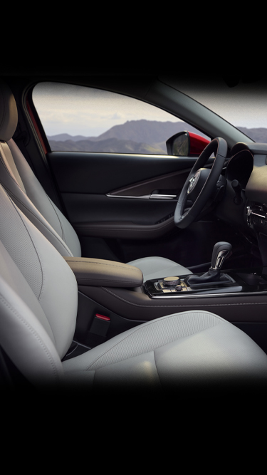 Een foto van het interieur van de Mazda CX-30.