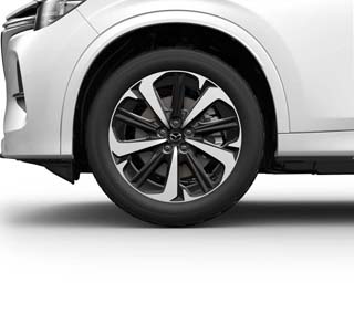 The 20-inch diamond-cut alloy wheels of the all-new Mazda CX-60 in the Takumi grade.