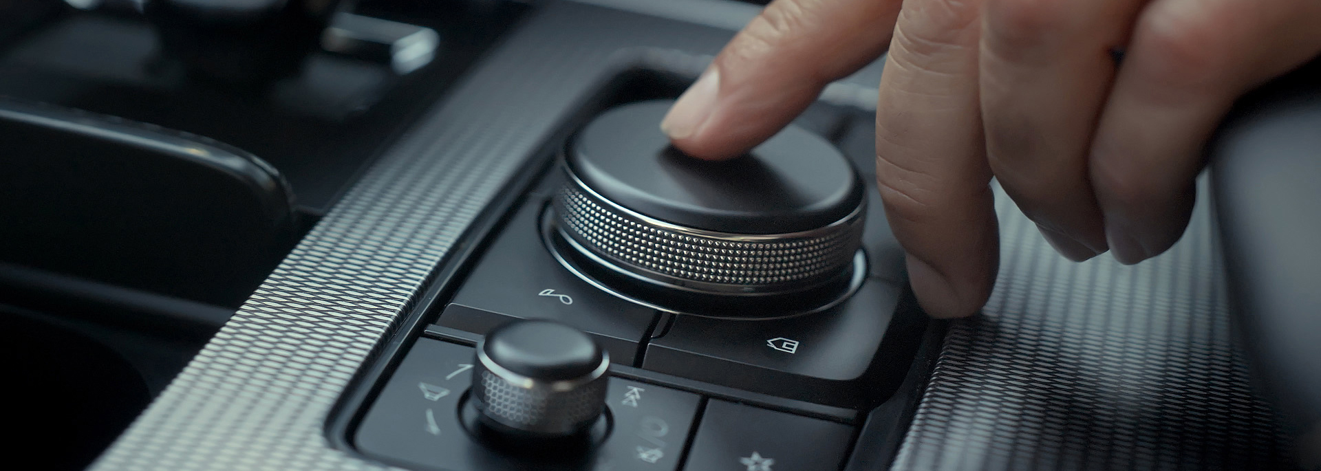 HMI Commander knob in the Mazda CX-60