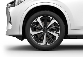 De 20-inch gefacetteerde lichtmetalen velgen van de nieuwe Mazda CX-60 Takumi.