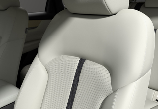 De lederen stoelen van de nieuwe Mazda CX-60 Takumi.