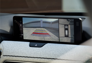 360° monitor ve výbavě Mazda CX-80 Takumi Plus