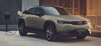 Mazda MX-30 sa nabíja.