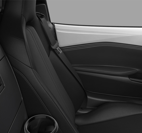 Asiento de tela negra del Mazda MX-5
 de techo duro.