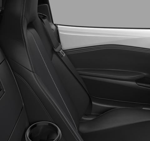 Stoelen van geperforeerd zwart leder van de Mazda MX-5
 hardtop