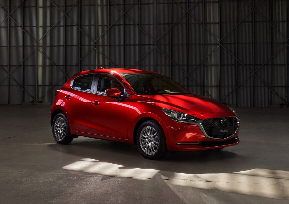 Vorderansicht Mazda2 in Crystal Soul Rot